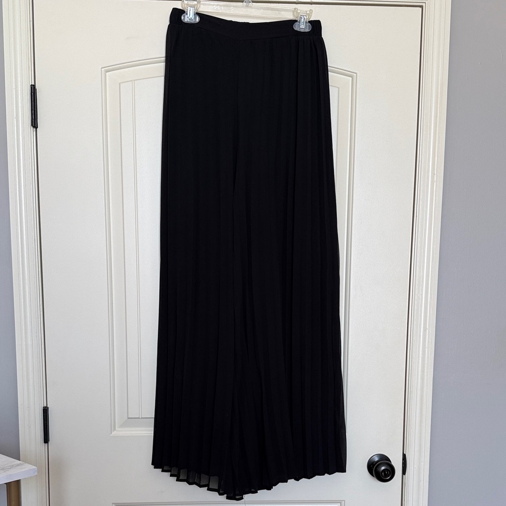 Black Pleated Wide-Leg Palazzo Dress Pants - Size M